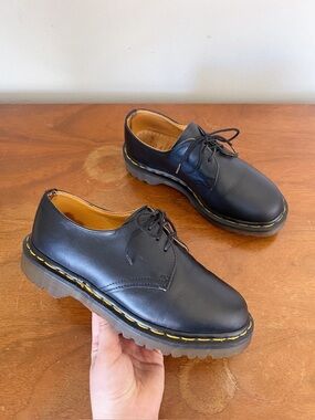 Dr Martens • vintage 1461 oxford shoe black leather lug sole chunky MIE